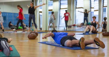 Sportkurs HIIT mit Teilnehmenden in Halle 