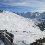Das Skigebiet Hochzeiger hat weite baumlose Hänge